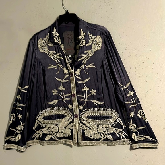 Johnny Was jacket with embroidery front and back 2 pockets to the front - Picture 4 of 8